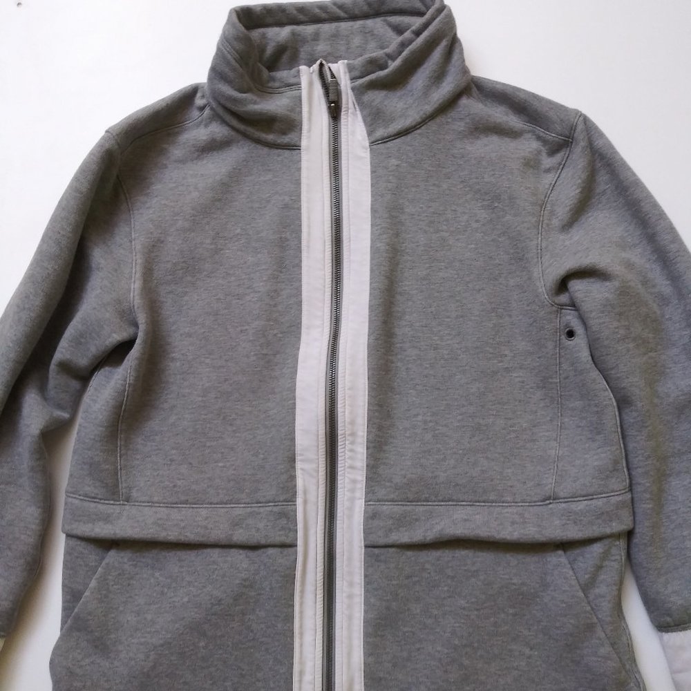 Lululemon Gray & White fleece